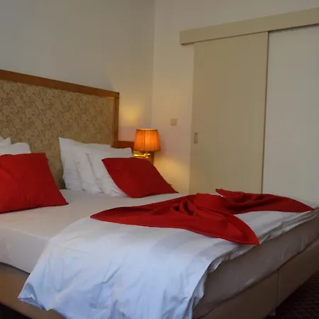 Hotel The Lord 2*